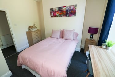 2 bed flat, Alexandra road, Mutley plain, Plymouth, PL47EF - Image 1
